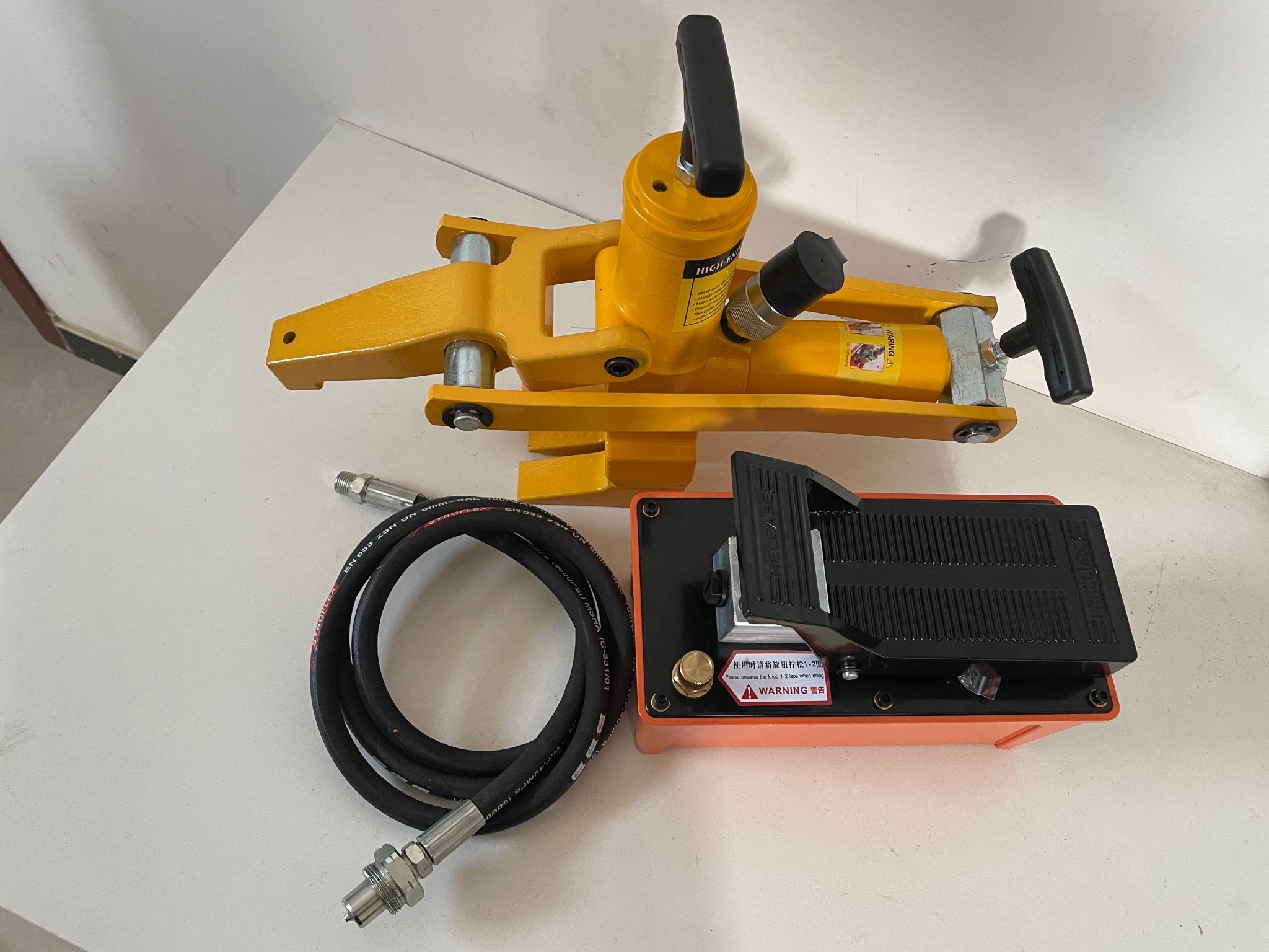 Heavy-Duty Truck & Ag Tire Hydraulic Bead Breaker Kit with 10,000 PSI Foot Pump view 5