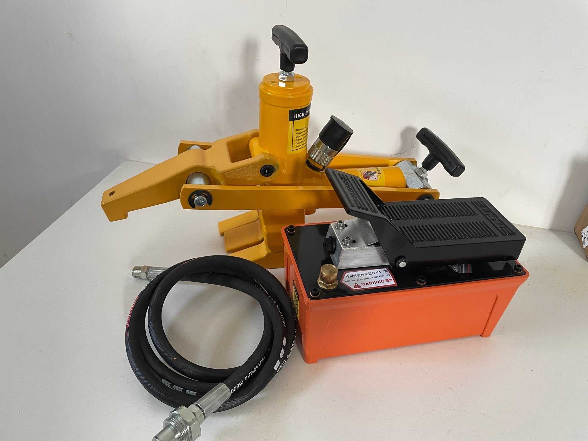 Heavy-Duty Truck & Ag Tire Hydraulic Bead Breaker Kit with 10,000 PSI Foot Pump view 2